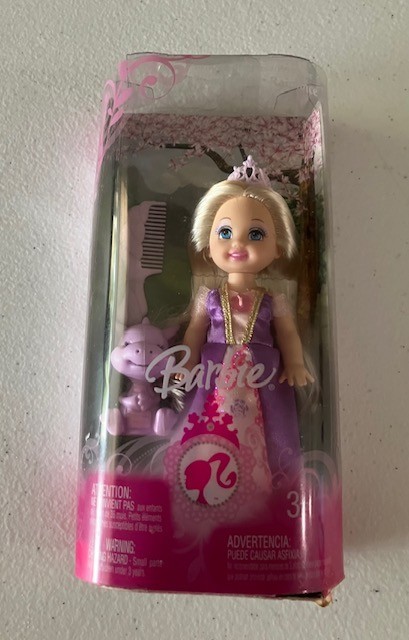 Kelly The Princess Rapunzel Kelly Purple & Red dress Foreign Variant 2007 NIB