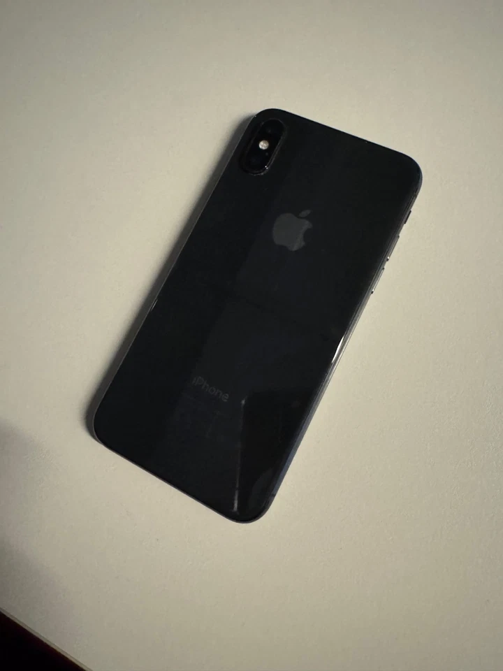 Apple iPhone X - 64GB - Space Grey - Immagine 3 di 4