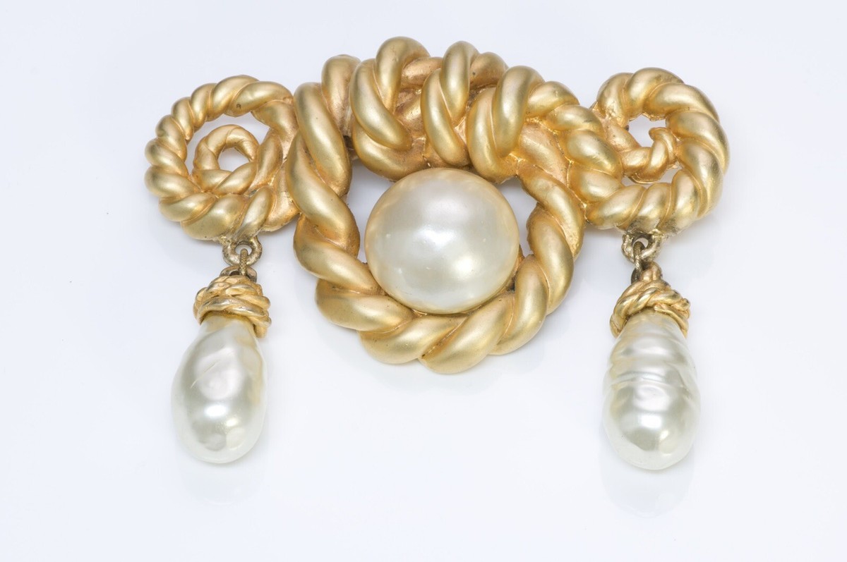 Runway CHANEL Paris 1990 Large Gold Plated Rope Twist