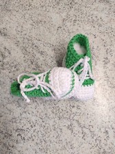 Babyschuhe-Babyturnschuhe-Babychucks-gehäkelt-gestrickt-weiß/hellgrün-NEU