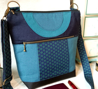 Handgefertigte Tasche Patchwork Stoffe Baumwolle blau grün dreifache Öffnung & Riemen Passform