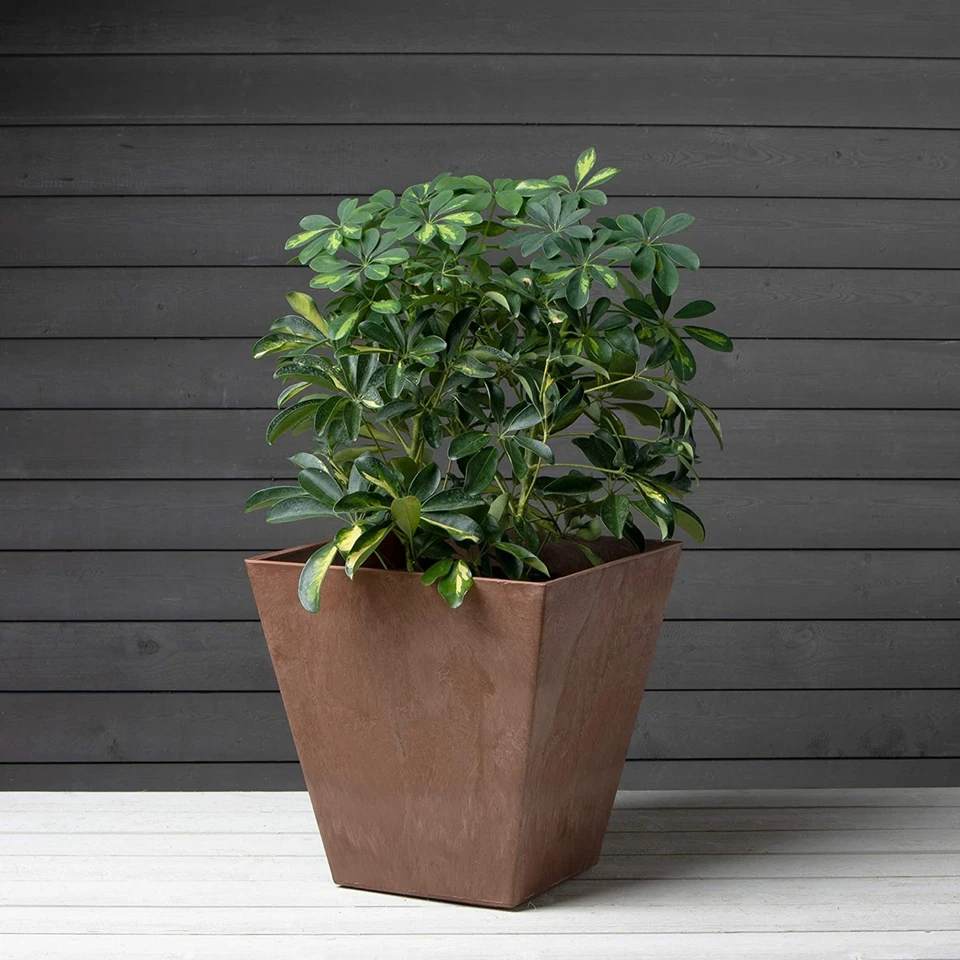 Maceta de resina cuadrada Ella Artstone de novedad, óxido, 16" Foto 2 de 4