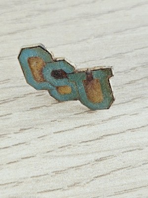 Anstecknadeln Pins altes Dekor Buchstaben CSU aus Metall und Emaille