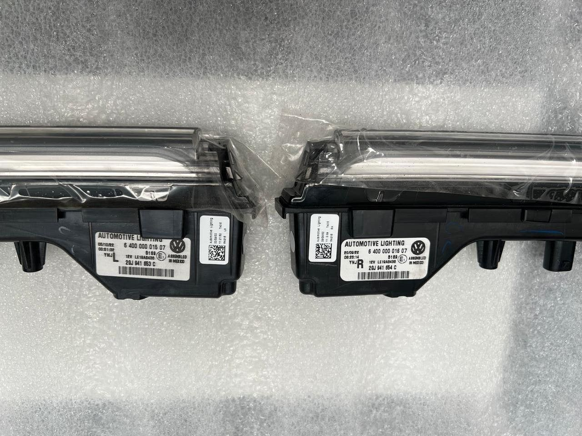 2022 Volkswagen Taos Left & Right Pair Light Bar Grill OEM 2022 Volkswagen Taos Left & Right Pair Light Bar Grill OEM