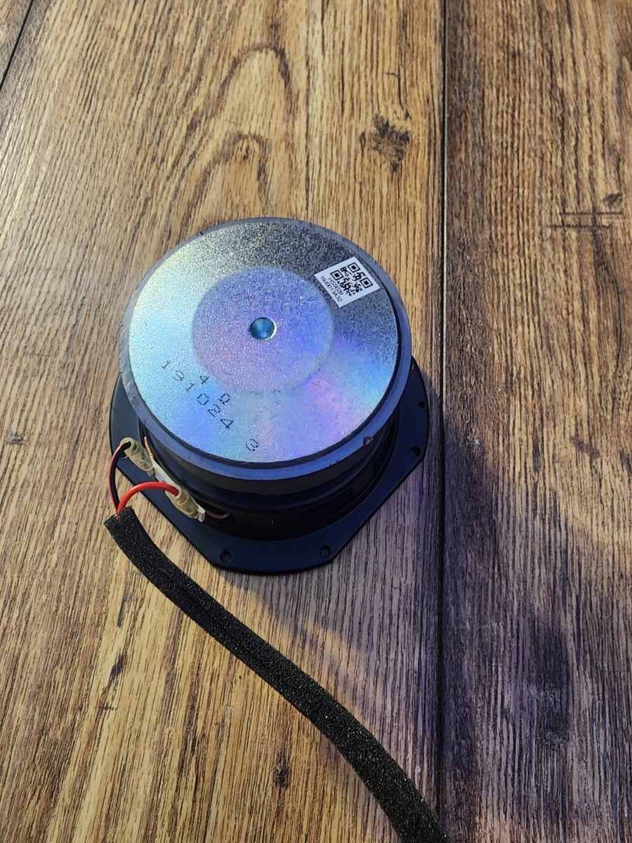 100% GENUINE JBL Boombox 1 Driver Portable Speaker 100% GENUINE JBL Boombox 1 Driver Portable Speaker