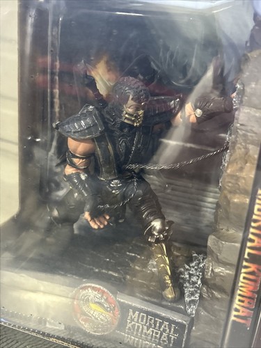 New Mortal Kombat Kollector's Edition PS3 Scorpion & Sub-Zero bookends - Picture 2 of 8