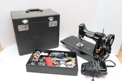 Vintage 1948 Singer Featherweight Sewing Machine 221 W/Case & Peddle Antique