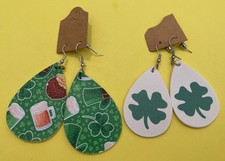 St. Patrick  s Day Earrings Irish Leprechaun Pot Of Gold New Set Of 2 Holiday