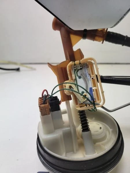 01 02 03 04 05 06 BOMBA COMBUSTIBLE MERCEDES BENZ C230 Foto 2 de 4