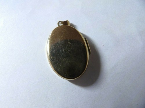 HALLMARKED 9 CARAT YELLOW GOLD ENGRAVED OVAL SWIRL LOCKET YWL59 - Picture 2 of 5