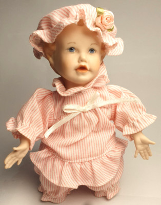 Porzellan Mini Puppe ''Emily'' (170) 6,5'' (16cm) von Yolanda Bello, The Ashton-Drake