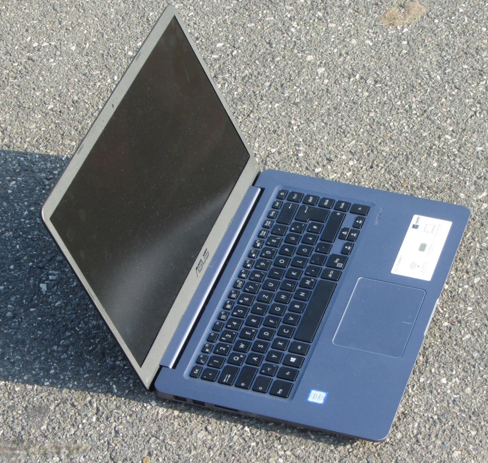 PC WORKSTATION 15" ASUS i7-8550U SSD 8TB RAM 64GB GPU NVIDIA 2GB WIFI7 WIN11PRO - Immagine 2 di 4