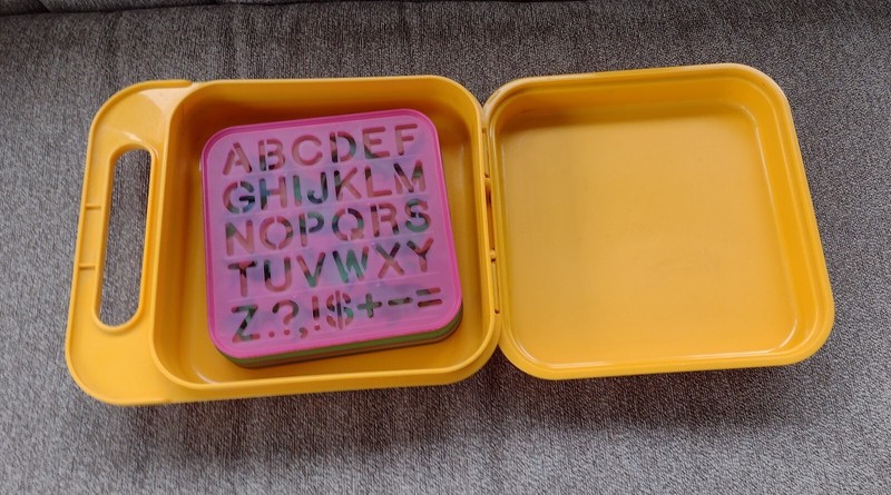 Tupperware/ Tuppertoys  Case With 8 Stencils: Animals ABC 123 Shapes - 1987, EUC