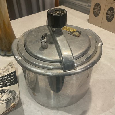 #ad Vintage Ecko Calrod Pressure Cooker 4 Quart with Insert Platform $25.00