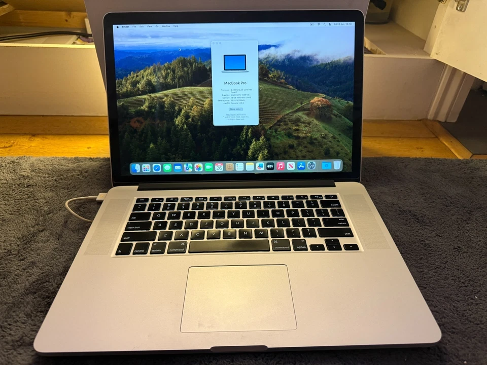 Apple MacBook Pro 15" 2015 · i7 · 16GB · 250GB, photo 1 of 5