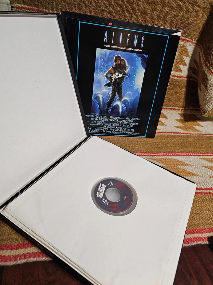 ALIENS 1991 Laserdisc Special Widescreen Collectors Edition 4 Disc Box Set Movie - Image 3 of 4