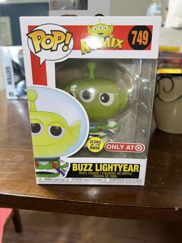FUNKO POP ALIEN REMIX BUZZ LIGHTYEAR  # 749 GITD GLOWS IN THE DARK TARGET W/Prot
