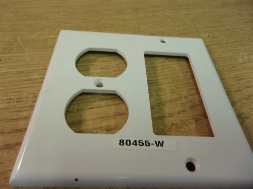 NEW Leviton 80455-W Wallplate  *FREE SHIPPING*