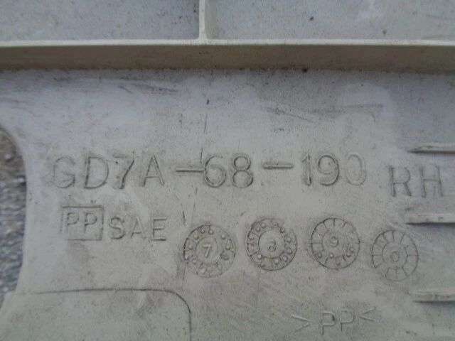 Mazda 626 1999 interior central pilar B cubierta superior pasajero derecho bronceado OEM Foto 3 de 3