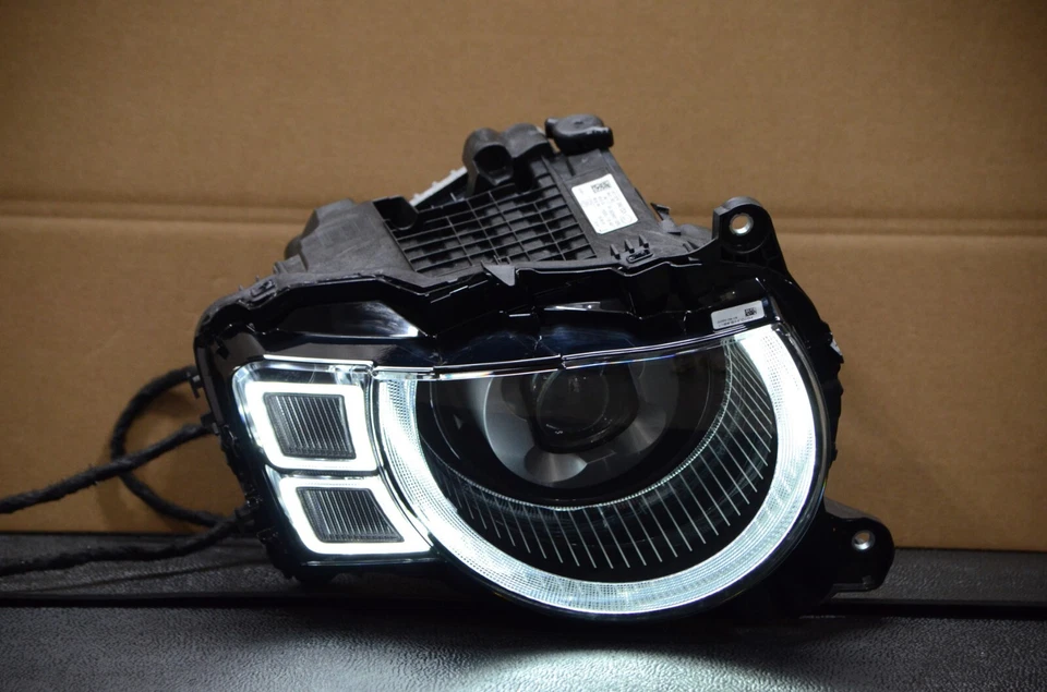 ¡Perfecto! ¡Genuino! Lámpara de faro de acento LED 20-25 Land Rover Defender derecha OEM Foto 3 de 4