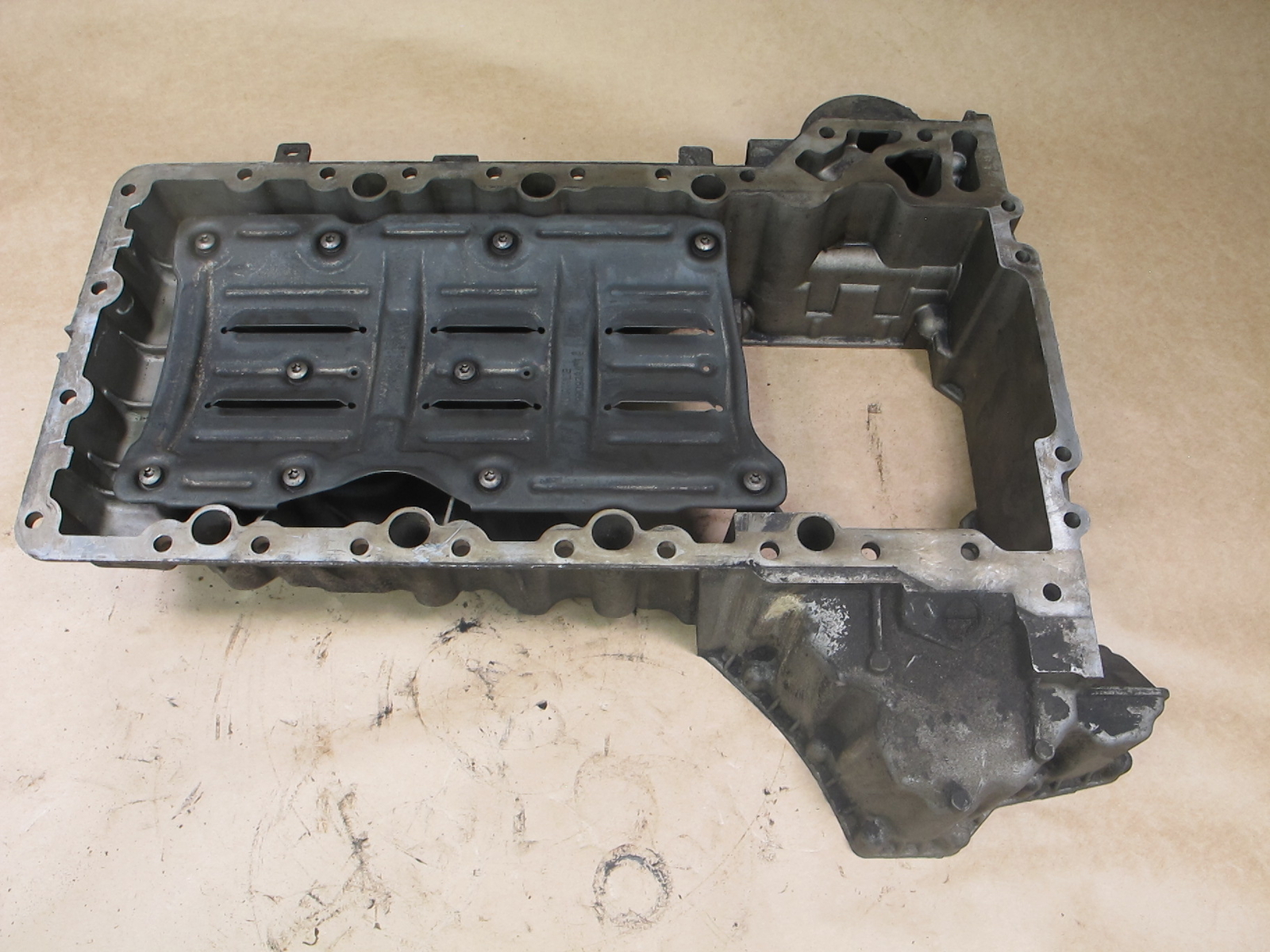 🥇0915 BMW F01 F02 F03 N63 RWD ENGINE UPPER OIL PAN OEM eBay