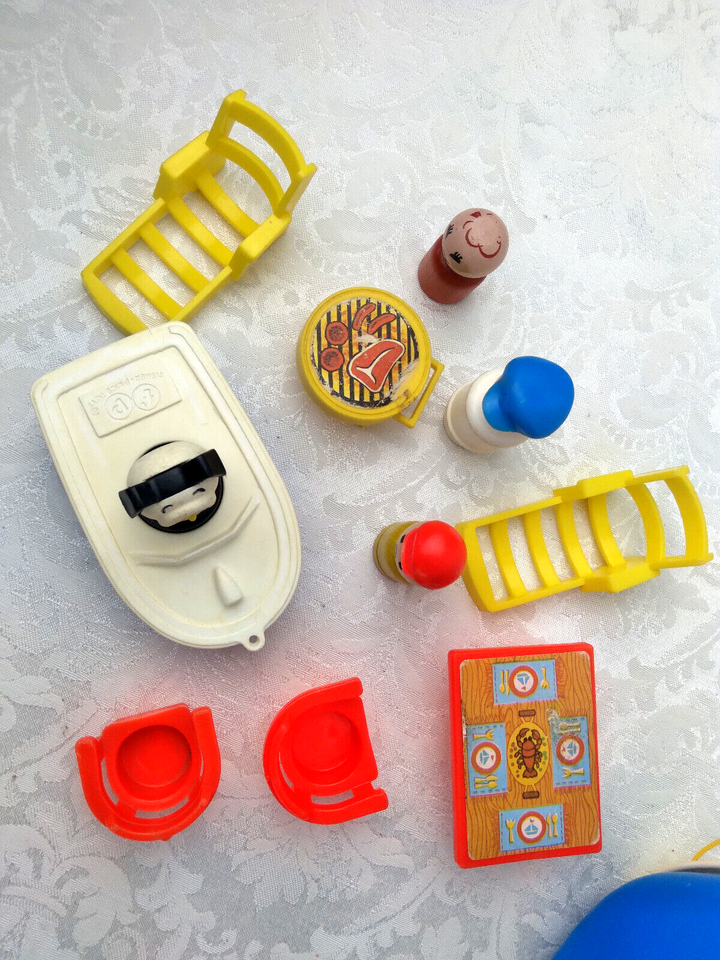 VINTAGE 1972 FISHERPRICE HOUSEBOAT SET 985 PLAY FAMILY HOUSEBOAT eBay