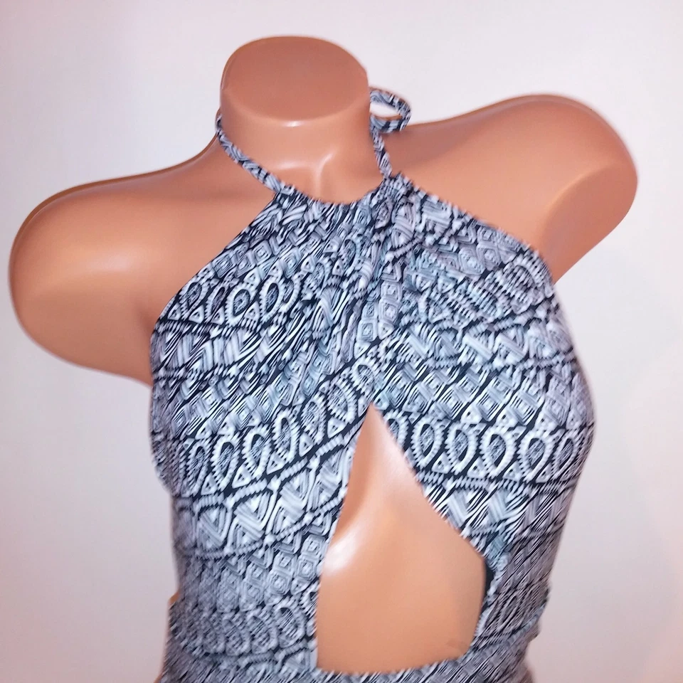 Old Navy One Piece Swim Médio Preto Branco Recorte Halter Sem Estofamento Sem Fio - Imagem 3 de 4