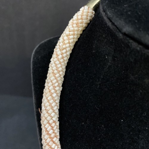 Collar Cuerda Vintage Hecho a Mano Rosa Blanco Cuentas Moderno Retro MCM Elegante - Imagen 4 de 9