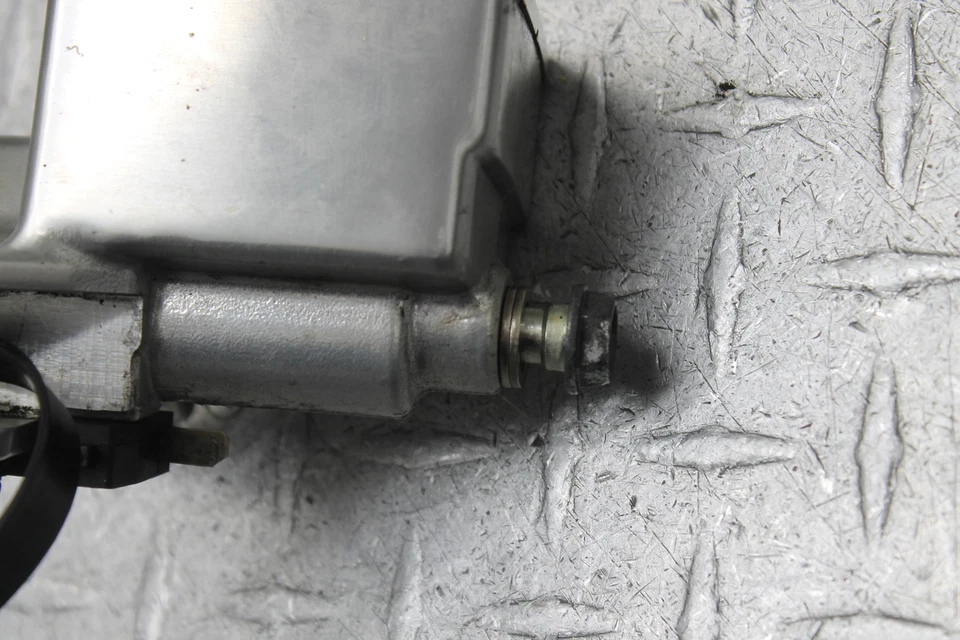 Suzuki Marauder 1600 VZ1600 E3 2004 cilindro maestro de freno delantero Foto 3 de 4