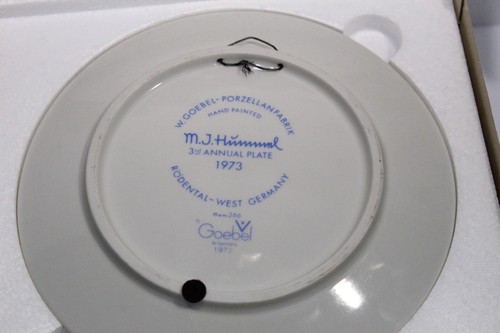 Goebel Hummel 1973 Humm pintado a mano 266 tercer plato anual - Imagen 7 de 14