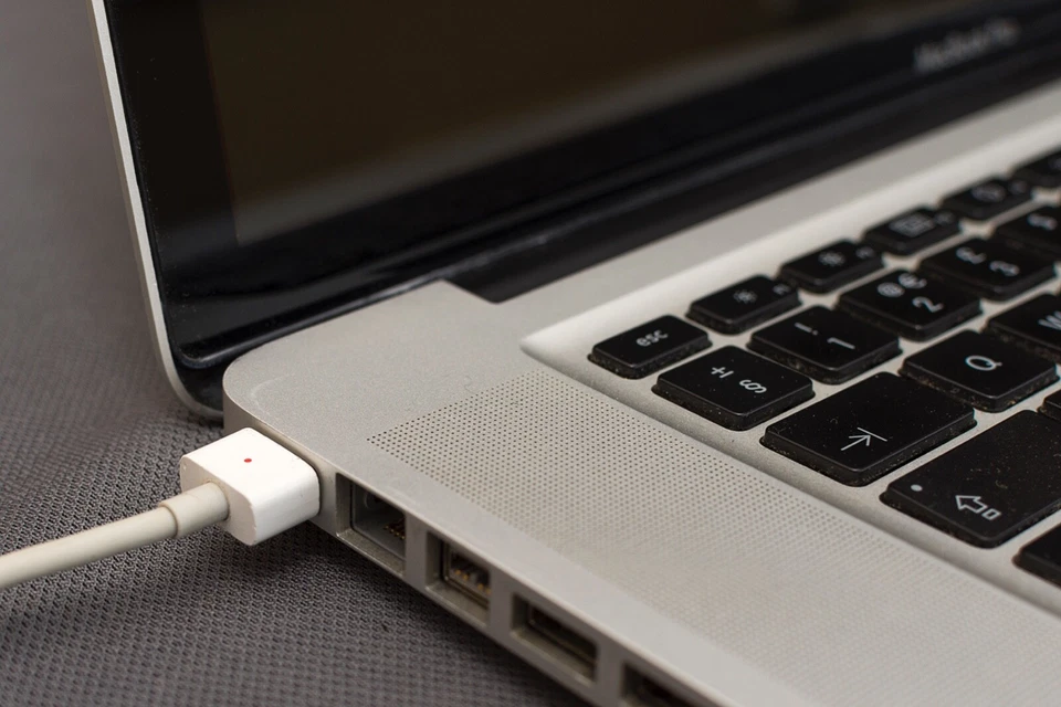 Apple Mac MacBook Pro 15" Late 2008 A1286 2.4GHz Core 2 Duo 8GB RAM Dual SSD - Image 4 of 4