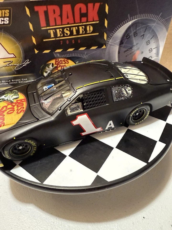 Bajo Martin Truex Jr. #48 Pro Shops probado en pista 2006 1/24 Nascar diecast Foto 4 de 4