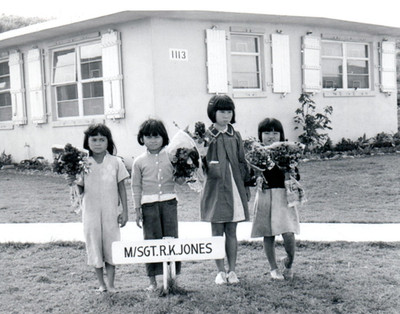 Okinawa 1953 Young Okinawan Girls Selling Flowers In Militry Housing