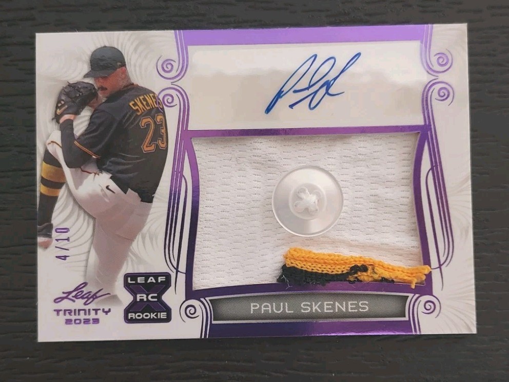 PAUL SKENES 2023 LEAF TRINITY BUTTON RC PURPLE AUTO PATCH AUTOGRAPH PR-PS1 #4/10 view 3