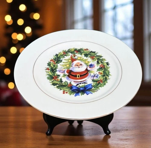 Vintage Classic Gold Christmas Plate 7.5 Salad  With Gold Trim Santa Wreath