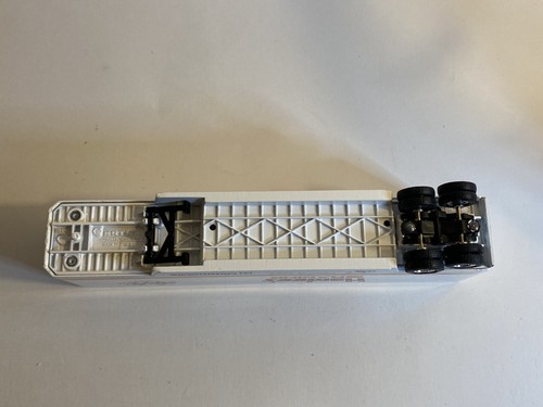 ERTL Racing Replicas Transporters Past & Present Cale Yarborough Hardee's 1:64 - Picture 10 of 17