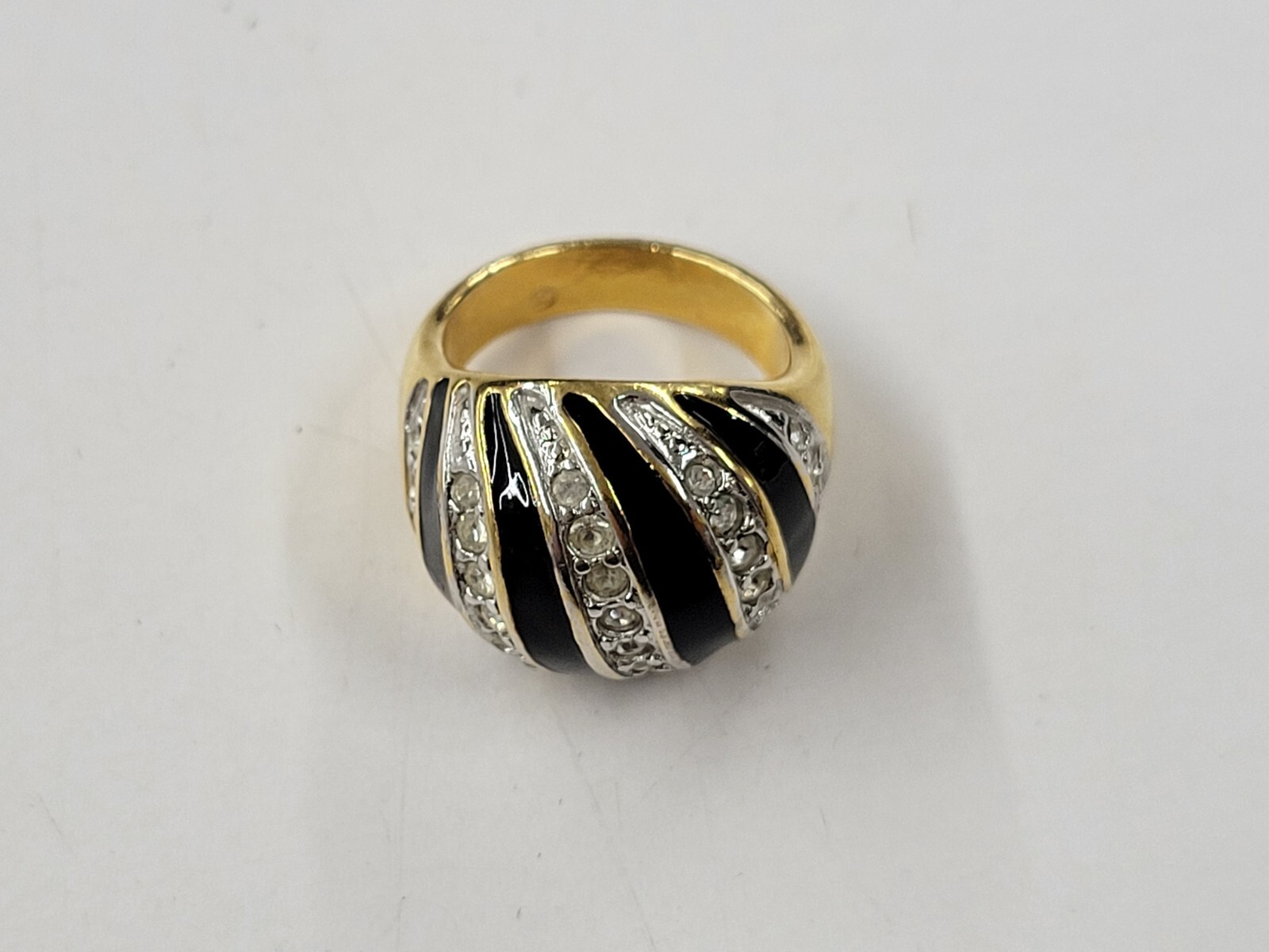 Vintage 18K HGE Rhinestone Black Enamel Ring Size 6.5. Nice Condition!