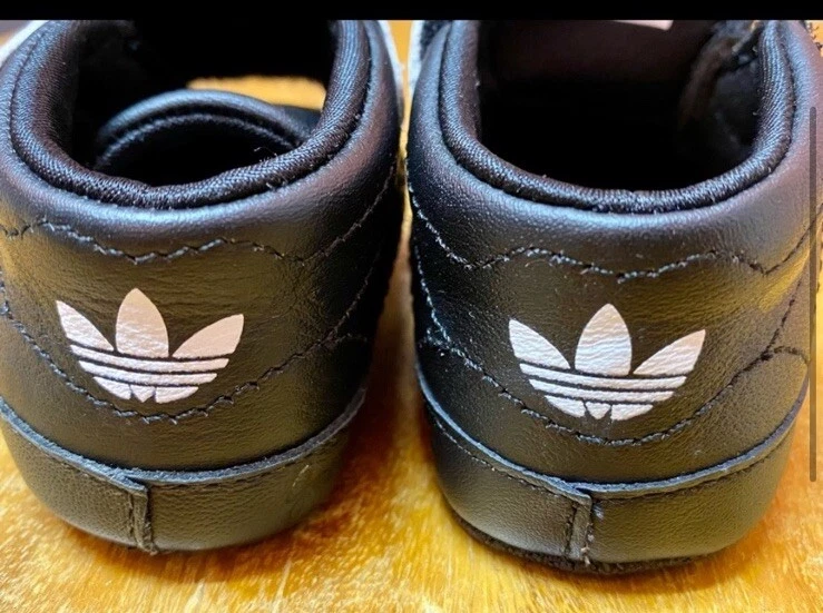 阿迪达斯婴儿短靴 Jeremy Scott,黑色白色燕尾服,设计师 - 限量版 — 第 2/4 张图片