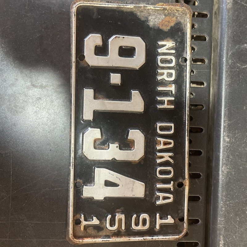 1951 North Dakota License Plate · 9-134 