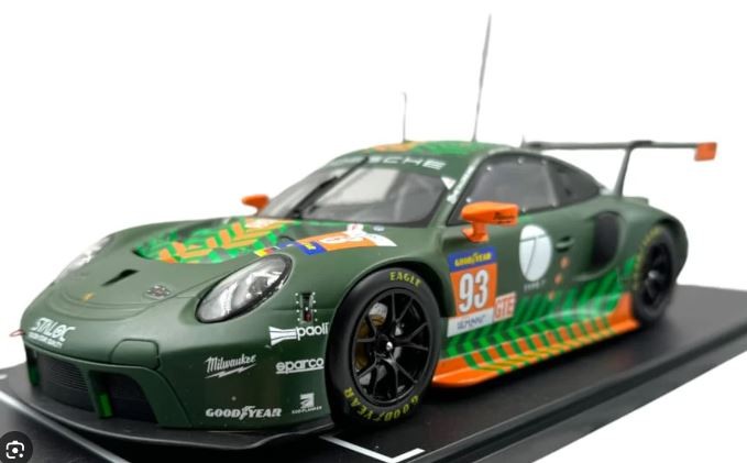 Idée cadeau Porsche 911 RSR Le Mans 2021 miniature IXO pour passionné de sport