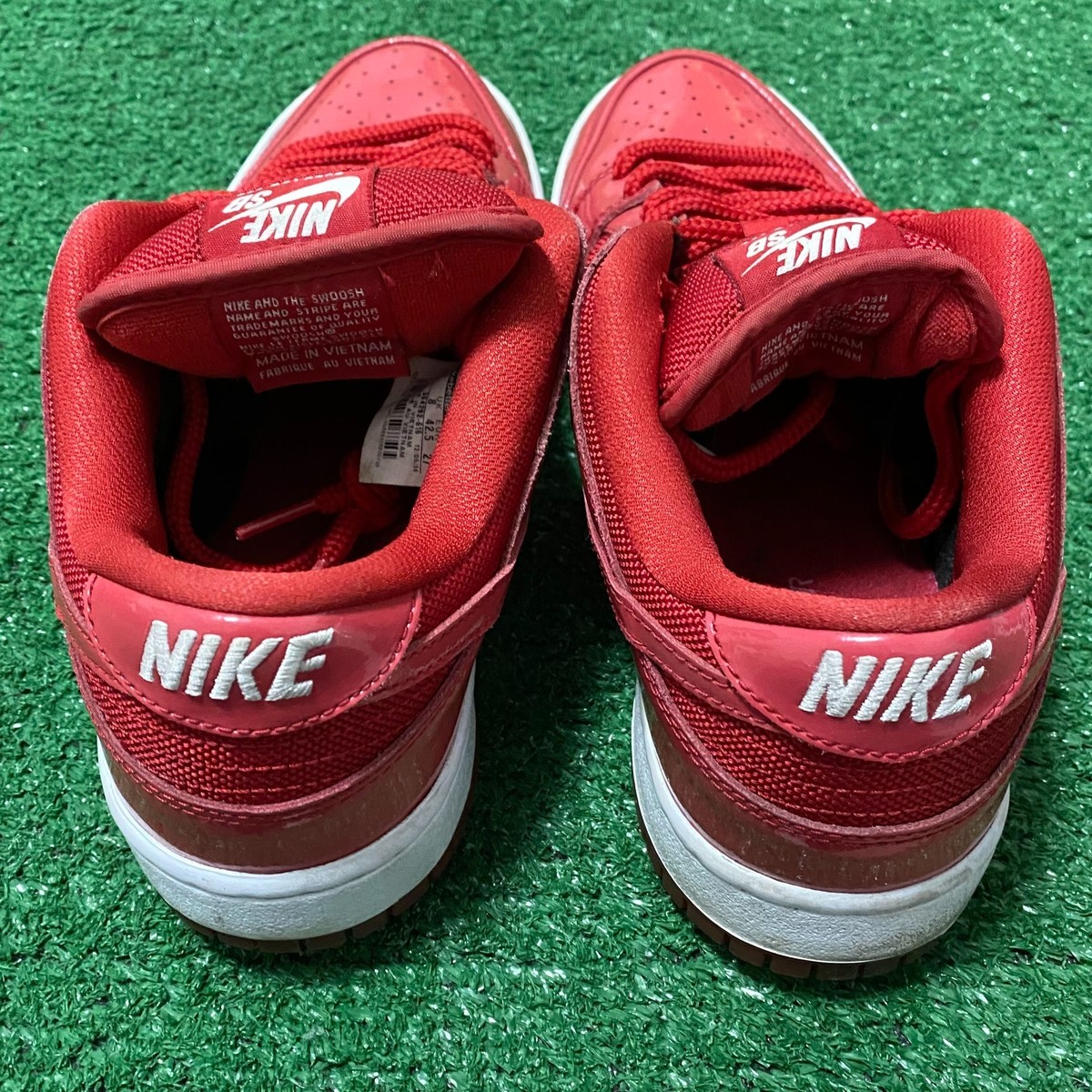 Nike SB Dunk Low Red Patent Leather (2015) SIze 8M/9.5W Nike Dunk Low SB “Red Patent Leather”• Men main image 2