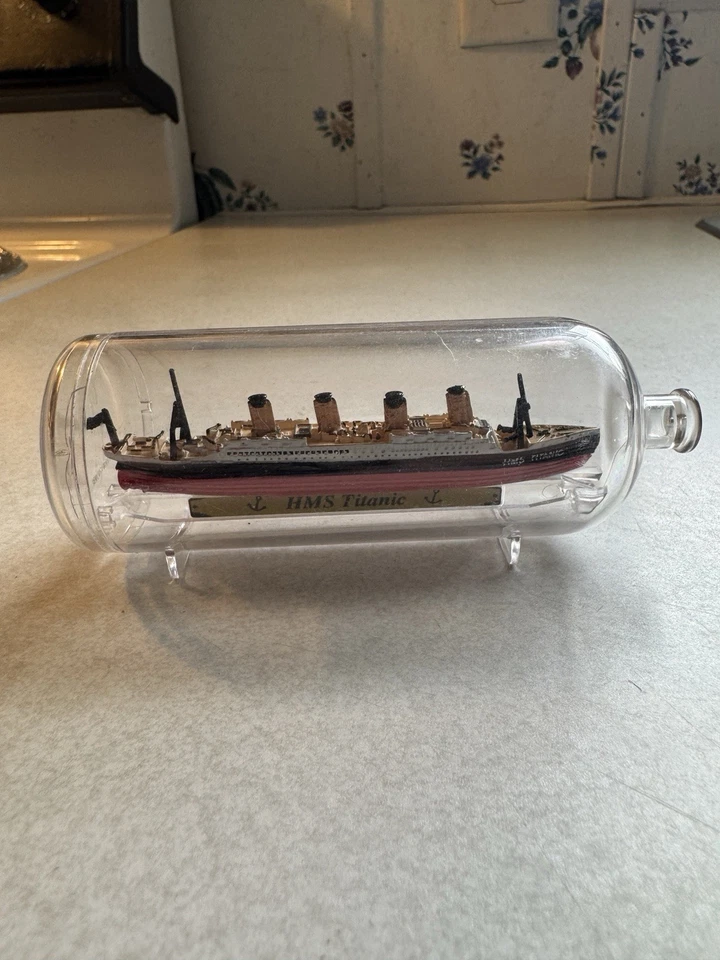 Micro Machines Galoob 1991 Ship In A Bottle HMS Titanic Ocean Liner - Image 4 of 4
