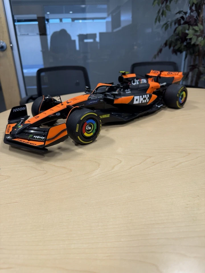 NEW - Unopened 1:10 Formula 1 RC Model Car Collectible Lando Norris McLaren - Image 4 of 4