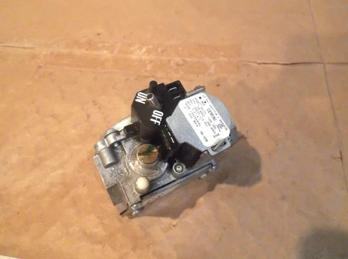 White Rodgers GEMINI 36G24 205 C341949P01 HVAC Furnace Gas Valve