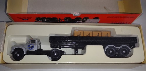 Corgi Classics Lionel City 53501 Mack B Semi & Crates - Picture 9 of 13