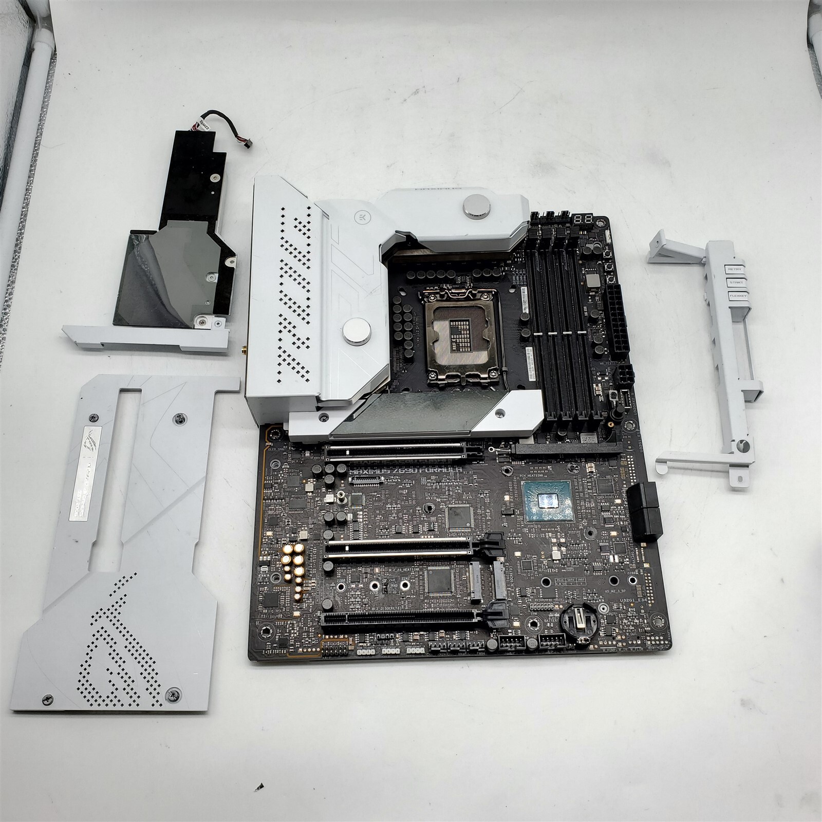 ASUS ROG Maximus Z690 Formula ATX Motherboard with Water Cooling NOT