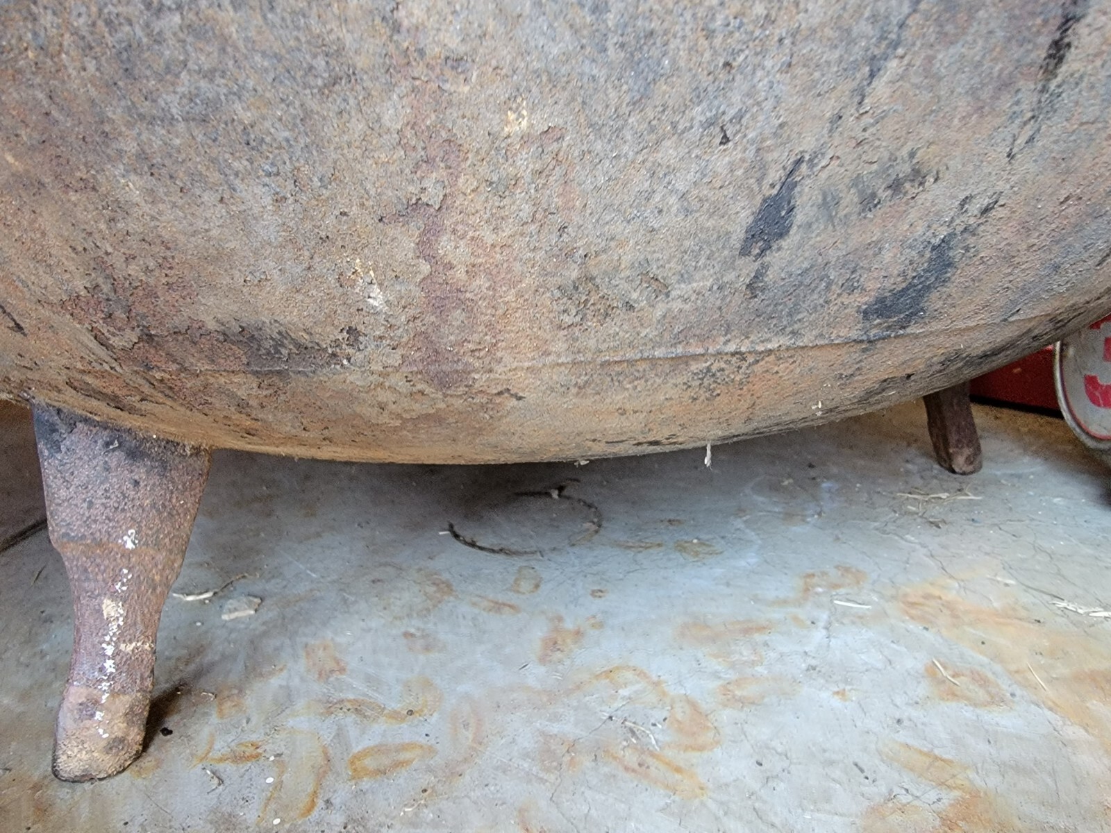 Large Cast Iron Caldron And Stove, Butcher Kettle, iron Pot, Scrapple