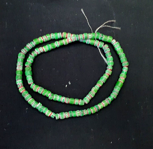 Tiny Green Red Chevrons venetian Beads African Necklace 7mm - Picture 6 of 9