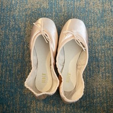 New Bloch European Balance Pointe Shoes. No box. Size 3