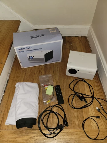 BIGASUO B-509 NATIVE 1080P MINI PROJECTOR Qith Screen 